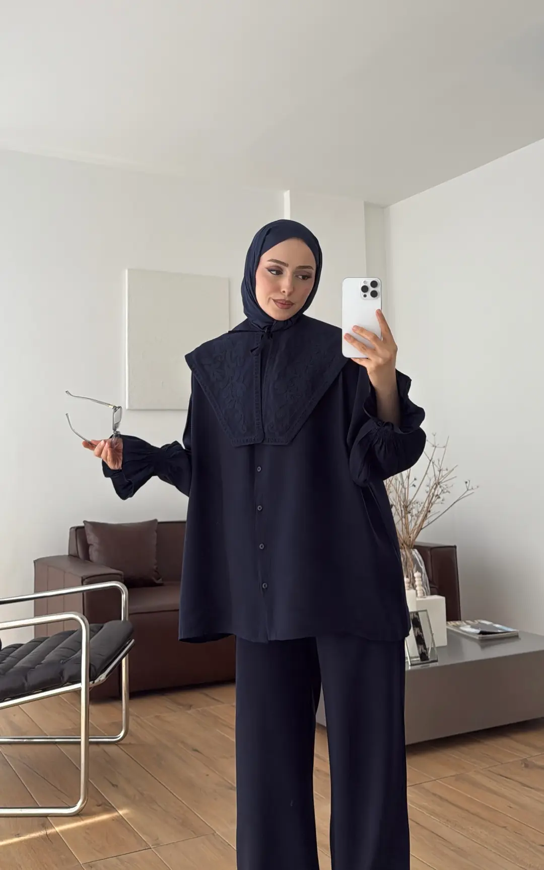 Seyyar Yakalı Nakışlı Takım Lacivert