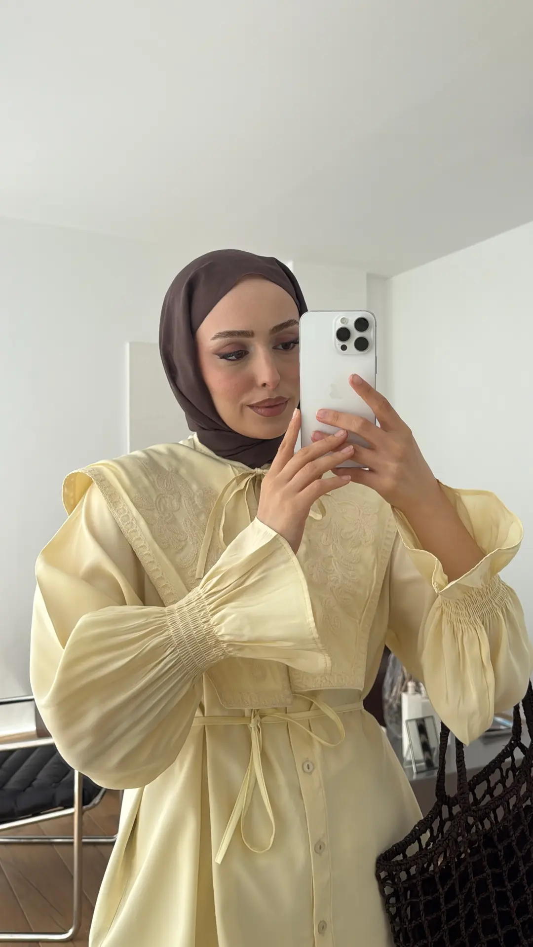 Seyyar Yakalı Nakışlı Takım Sarı