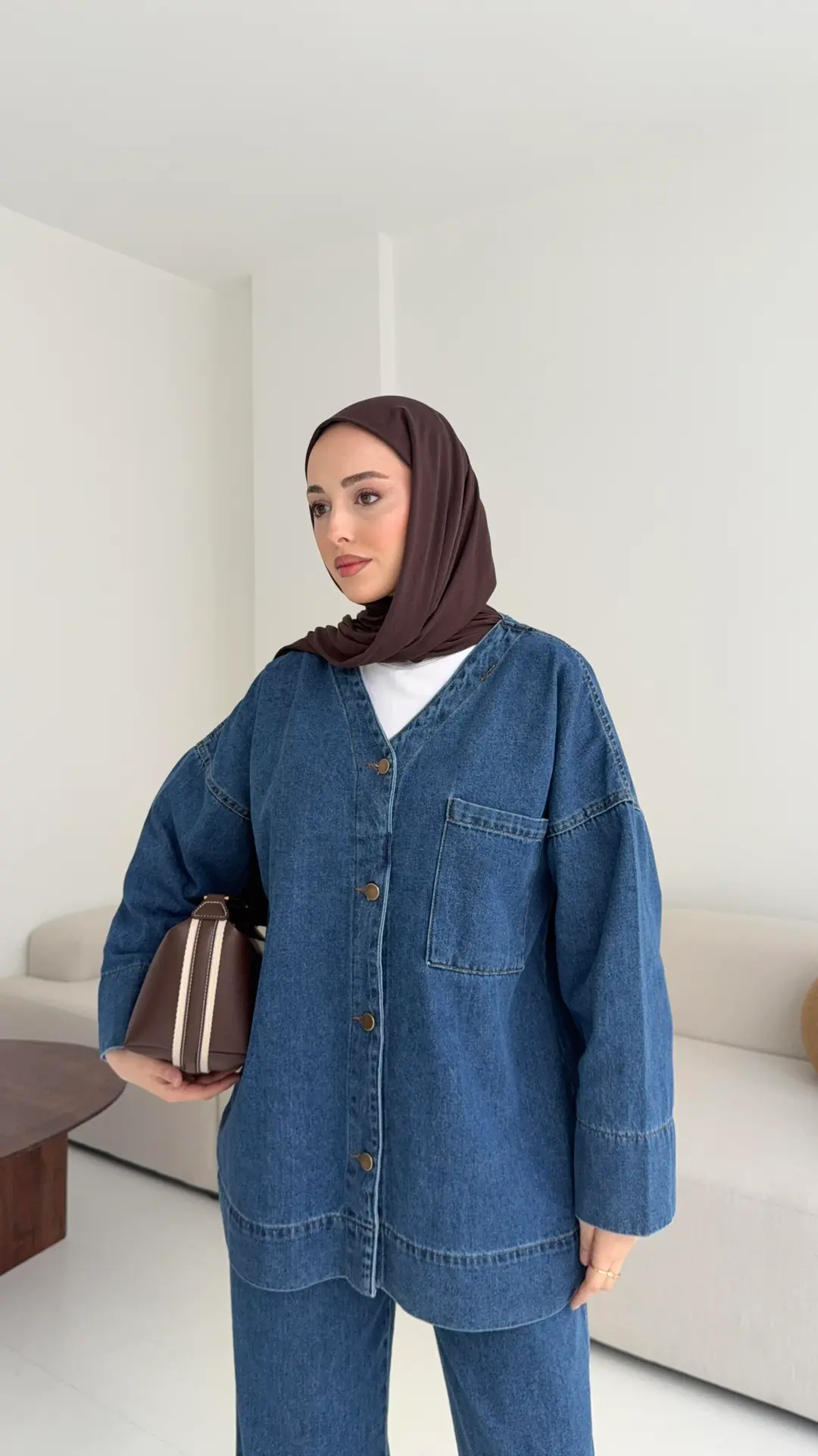 V Yaka Düğmeli Denim Takım