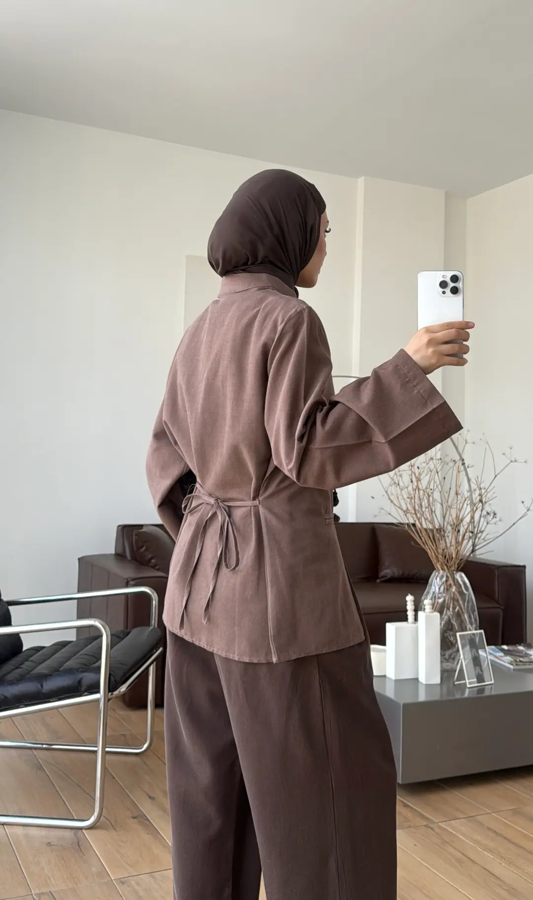 Süslü Düğmeli Keten Bluz Moca