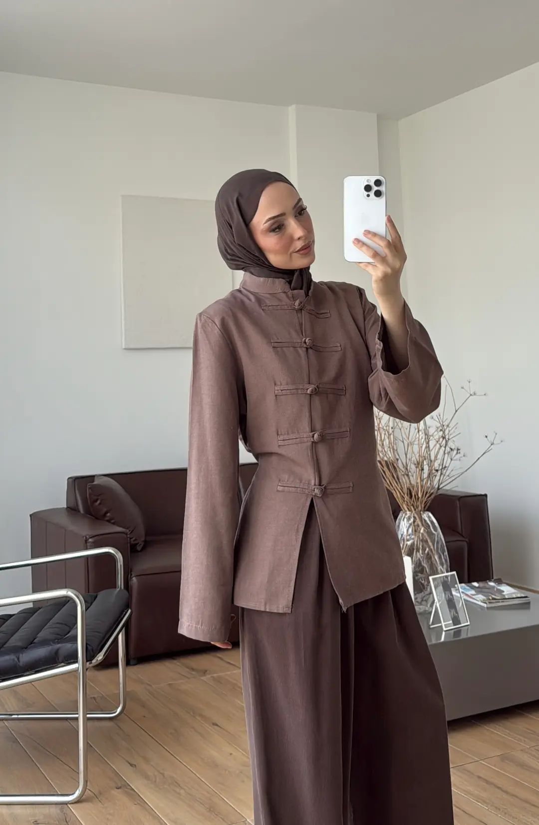Süslü Düğmeli Keten Bluz Moca