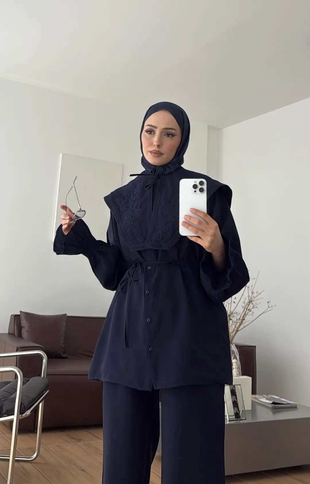 Seyyar Yakalı Nakışlı Takım Lacivert