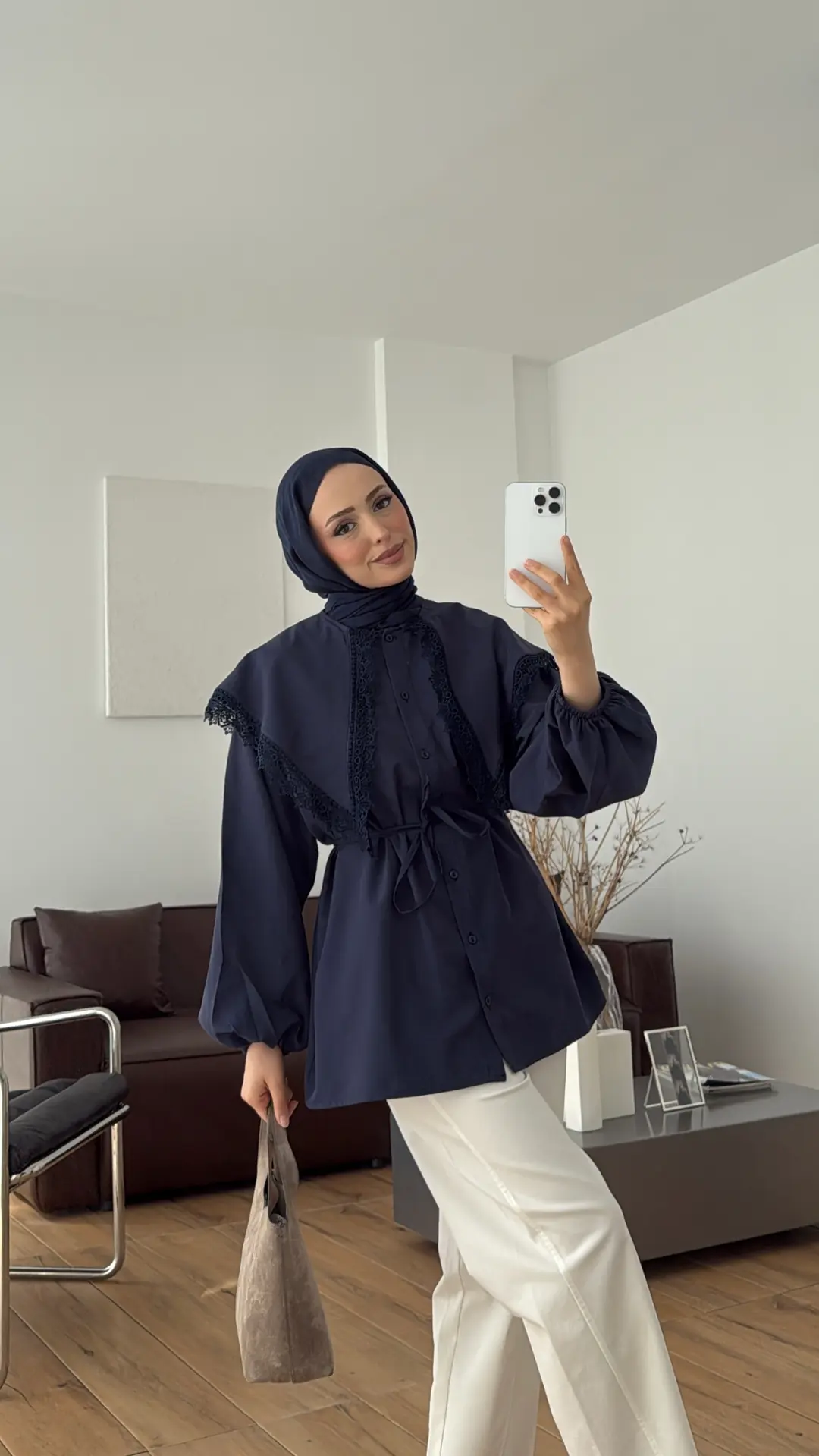 Mendil Yaka Dantel Detaylı Gömlek Lacivert