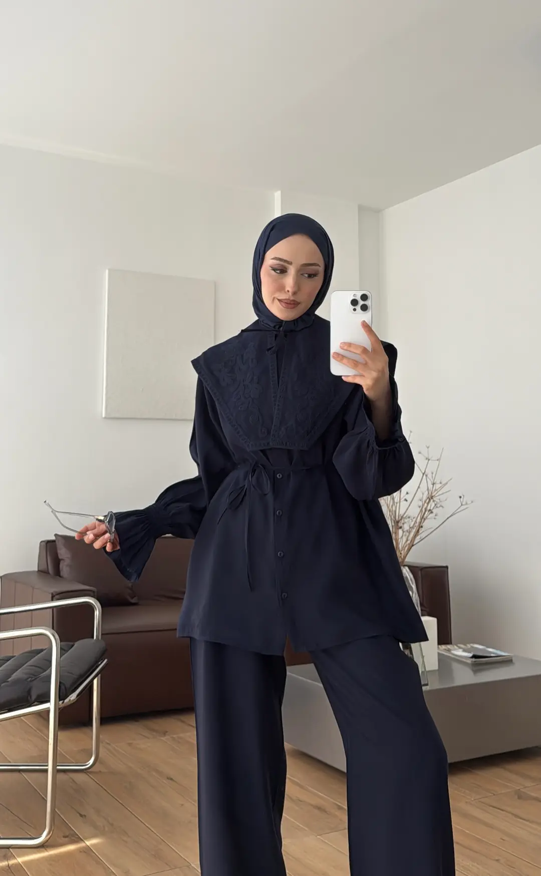 Seyyar Yakalı Nakışlı Takım Lacivert