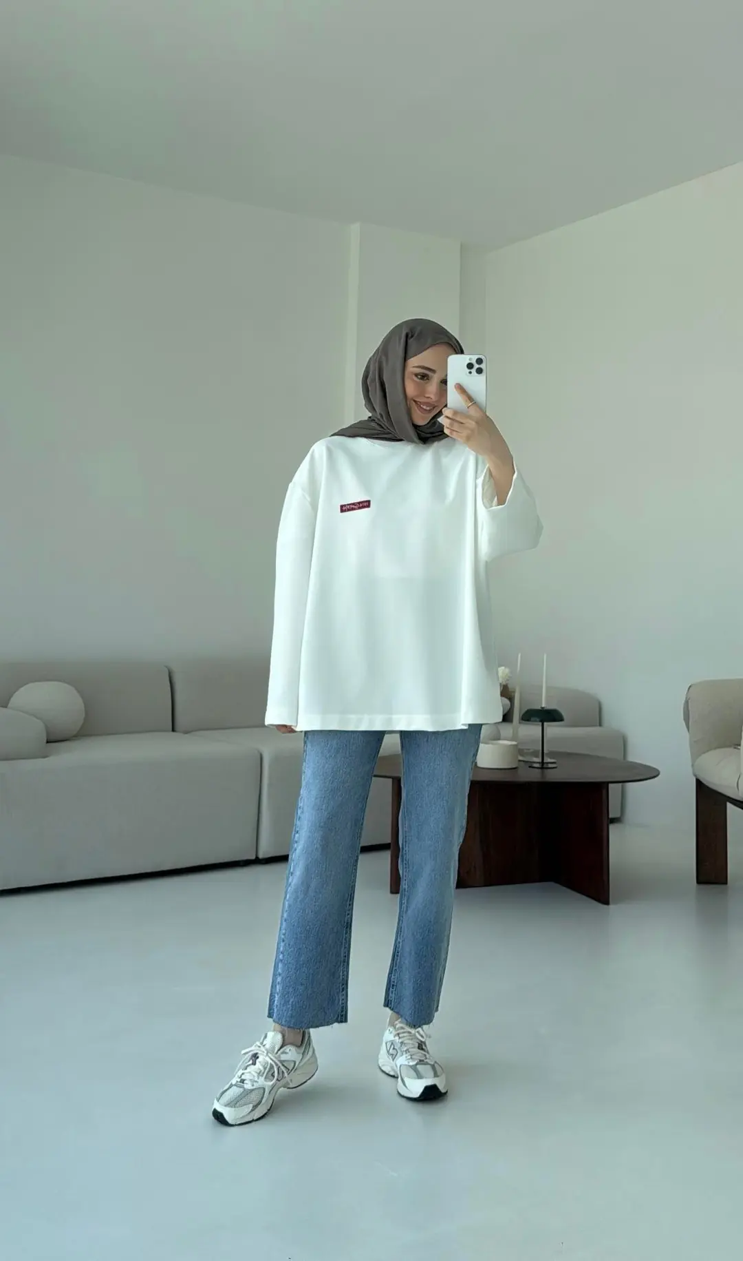 Etiket Baskılı  Sweatshirt Beyaz