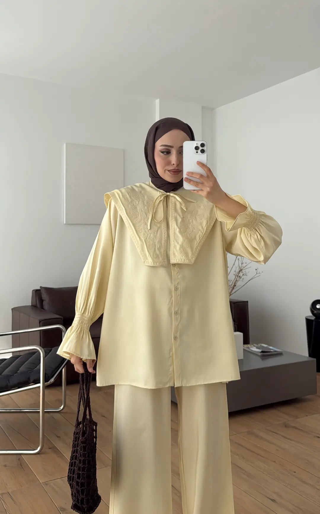 Seyyar Yakalı Nakışlı Takım Sarı
