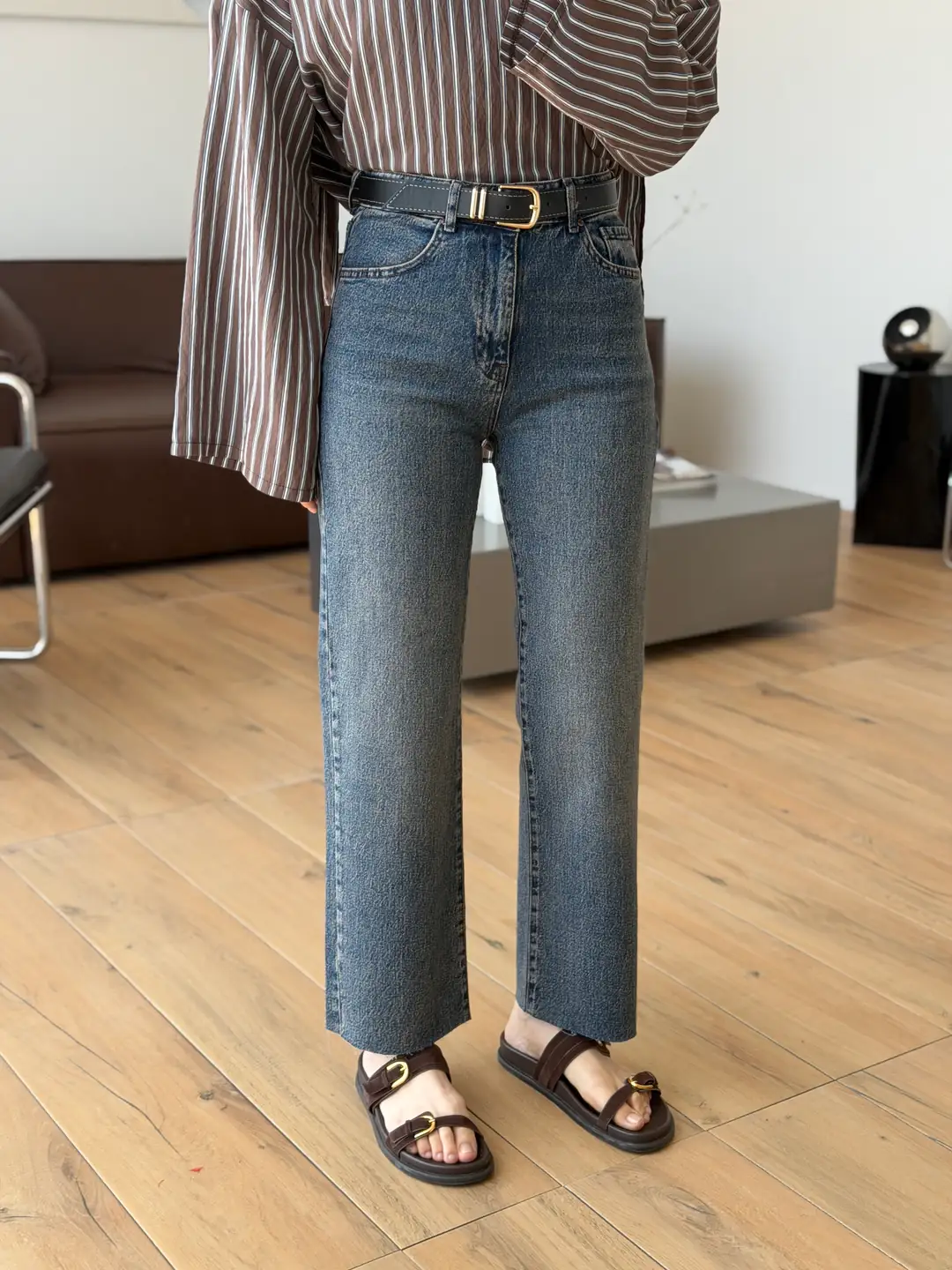 Premium Paçası Kesik Kemerli Jean 102