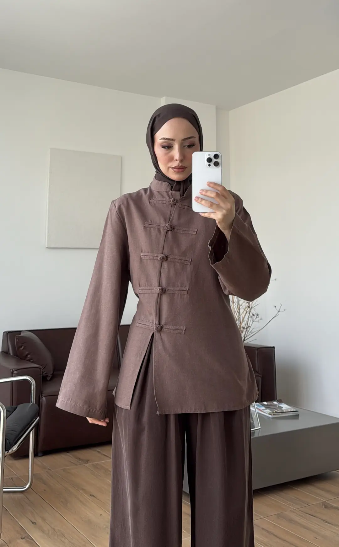 Süslü Düğmeli Keten Bluz Moca