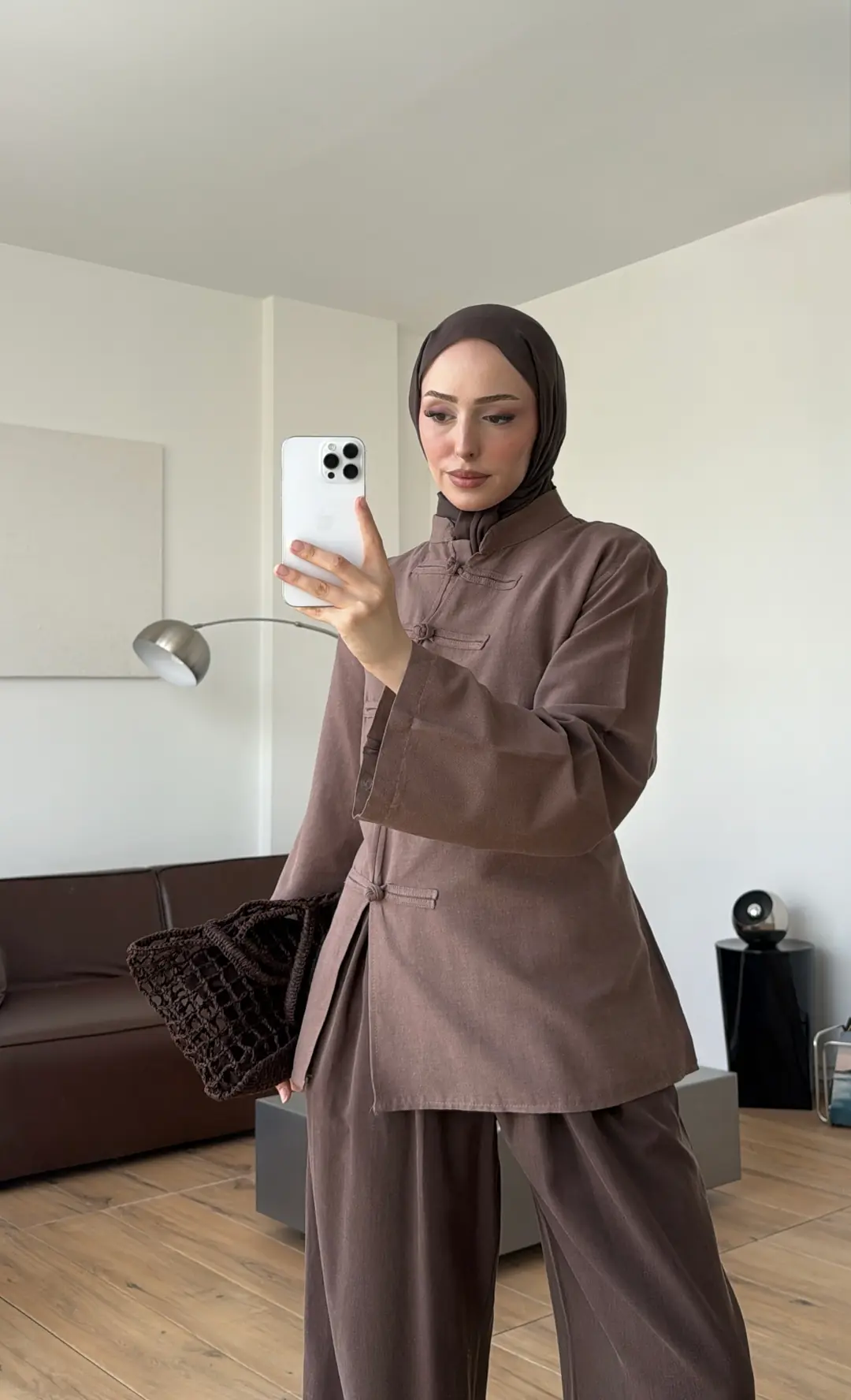 Süslü Düğmeli Keten Bluz Moca