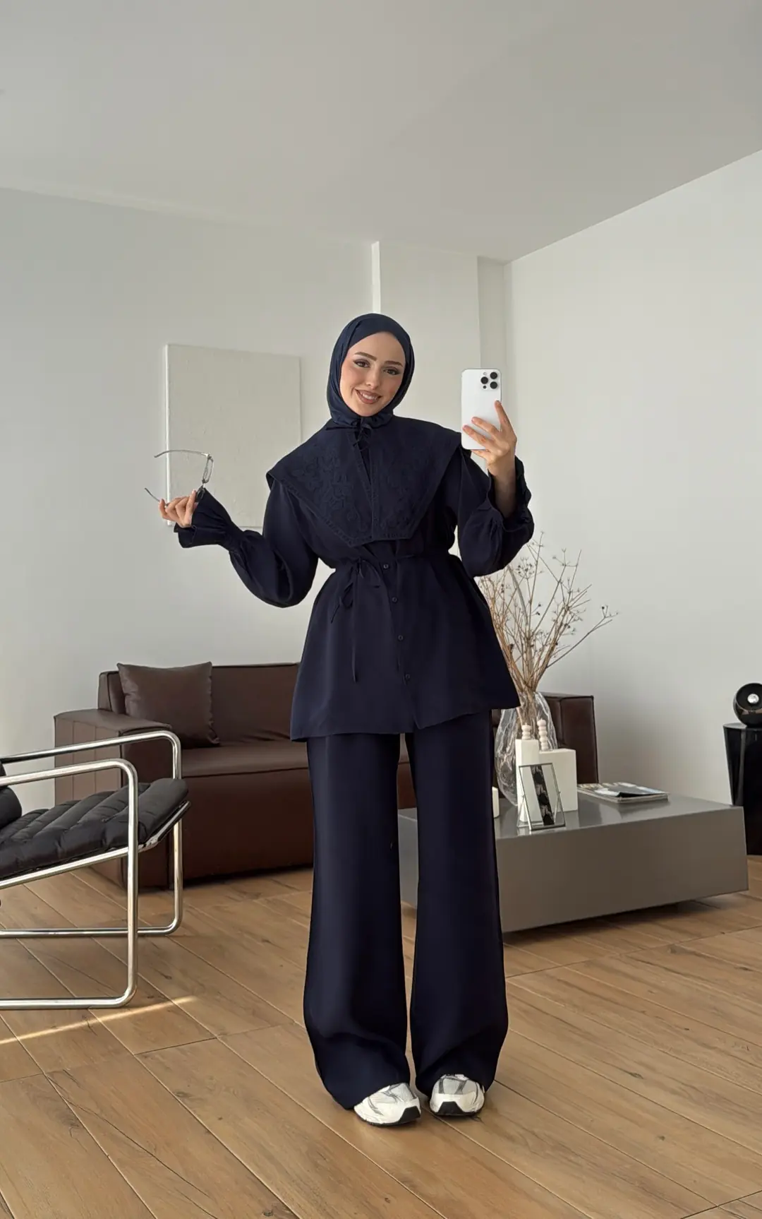 Seyyar Yakalı Nakışlı Takım Lacivert