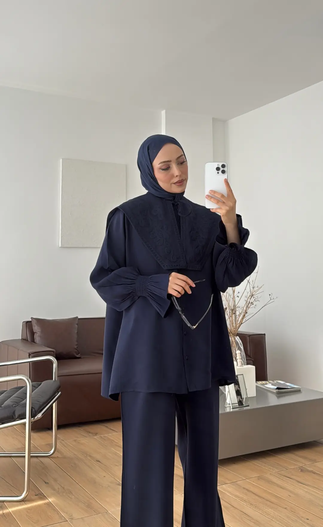 Seyyar Yakalı Nakışlı Takım Lacivert