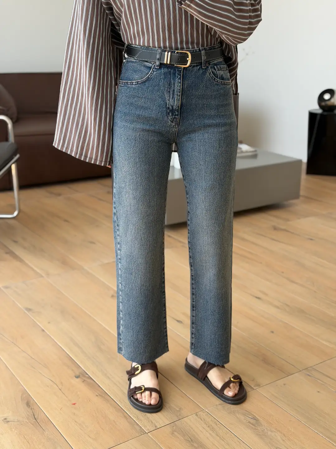 Premium Paçası Kesik Kemerli Jean 102