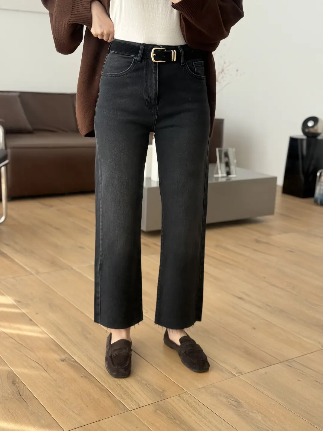 Premium Paçası Kesik Kemerli Siyah Jean