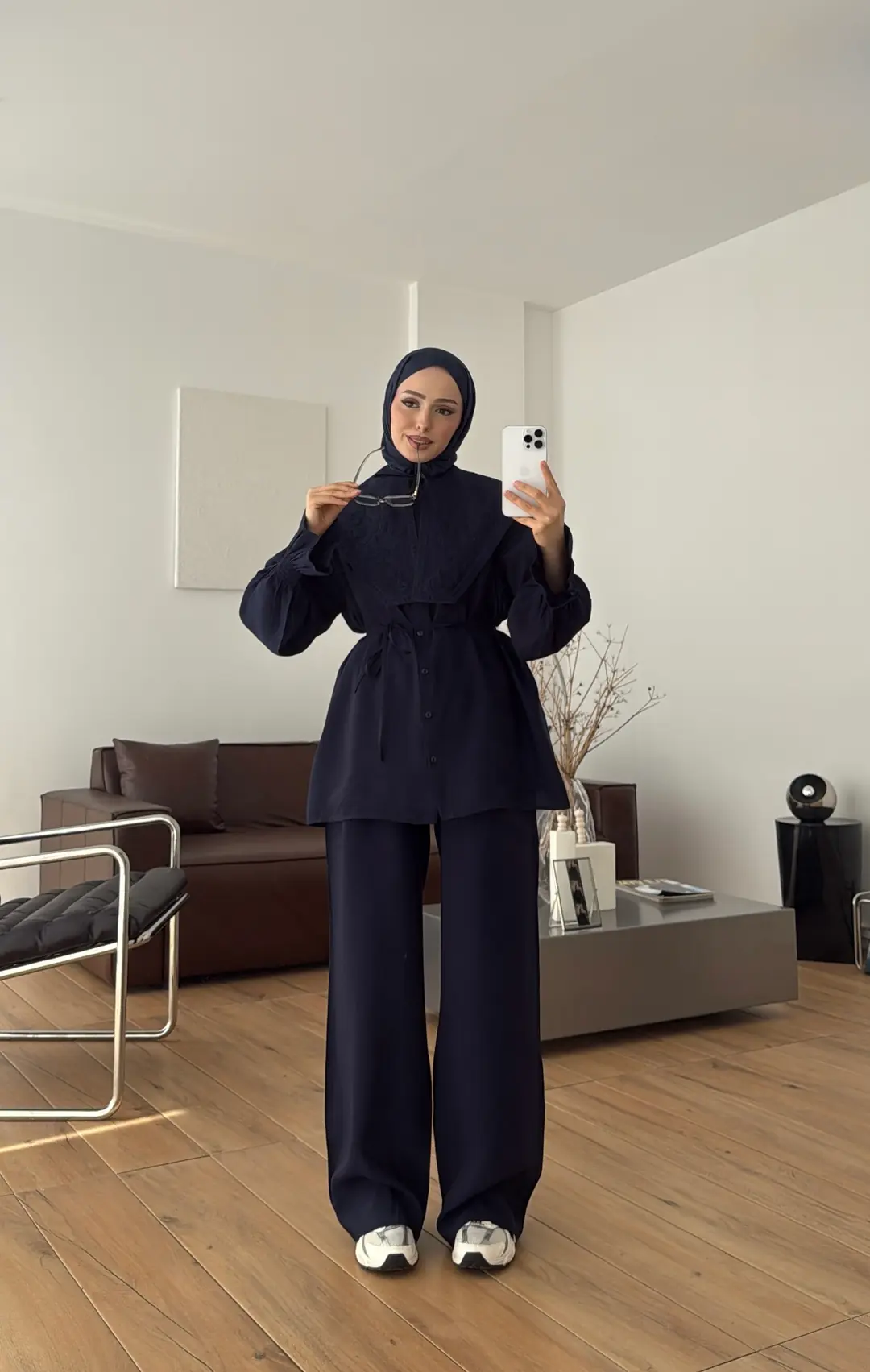 Seyyar Yakalı Nakışlı Takım Lacivert