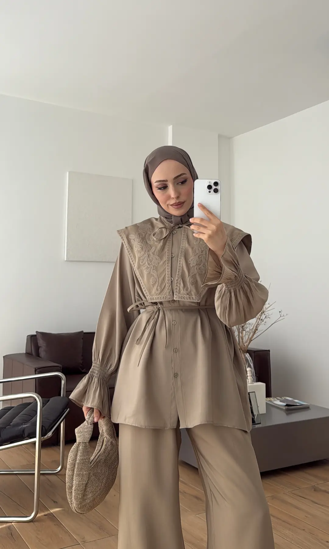 Seyyar Yakalı Nakışlı Takım Cağla