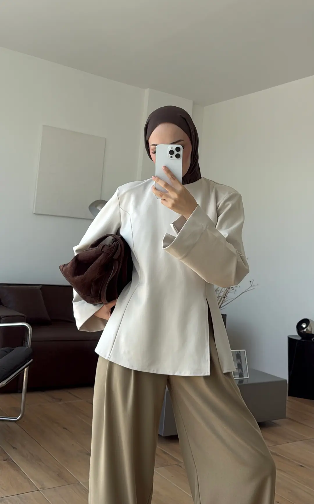 Vatkalı Yırtmaç Detay Bluz Krem